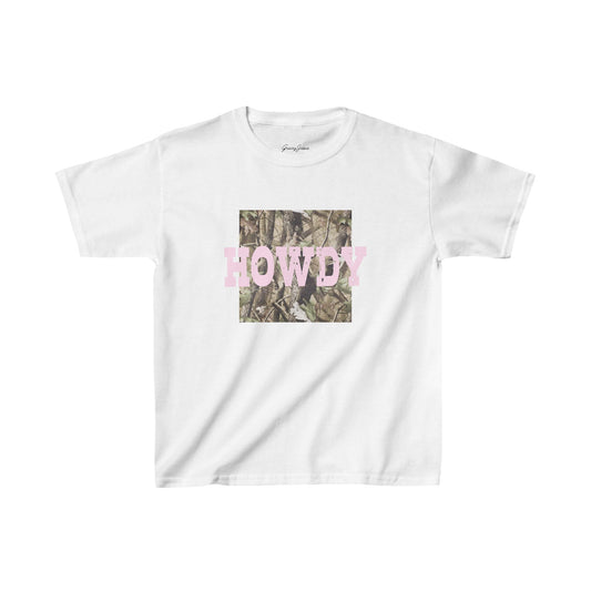 White baby tee with pink Howdy text over camo camouflage background, Y2K western-inspired crop top for women, trendy soft cotton graphic shirt – Gracey Jeans
